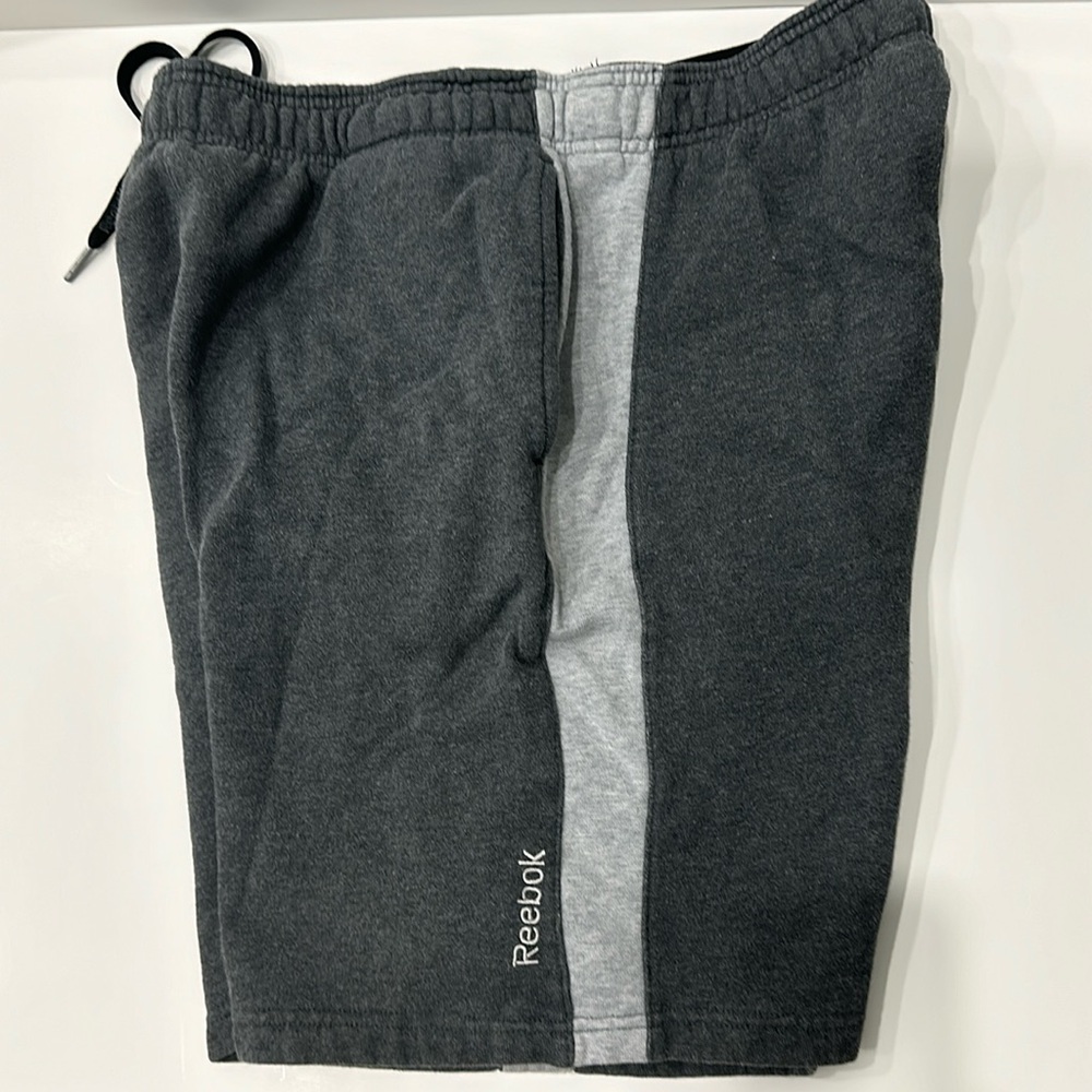 Men’s Reebok gray drawstring shorts Size L
